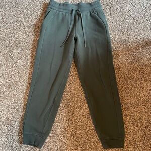 Lululemon scuba joggers size 6